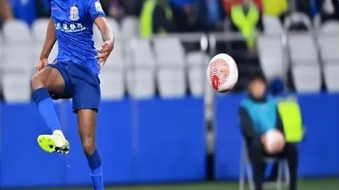 段暄评论：鲁能防守失序，策略繁复不符巴萨风格