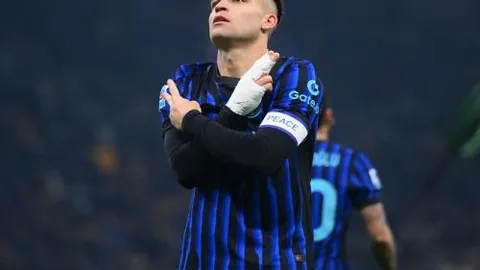 杜兰特对决爱德华兹被肘击面颊，他挣扎起身后被搀扶回更衣室！